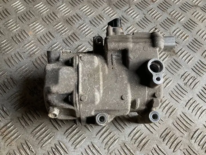 Toyota Auris E180 (2012 - 2018) 0422001330 Компрессор (насос) кондиционера воздуха — фото 1