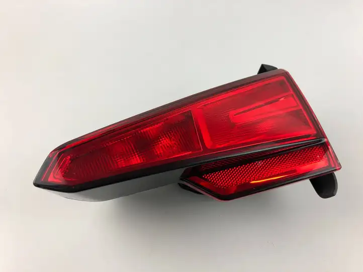 Audi A4 S4 B9 (2015 - 2019) 8W5945076A Задний фонарь в крышке багажника — фото 1