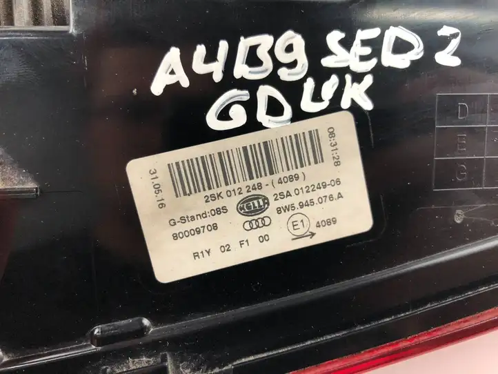 Audi A4 S4 B9 (2015 - 2019) 8W5945076A Задний фонарь в крышке багажника — фото 9