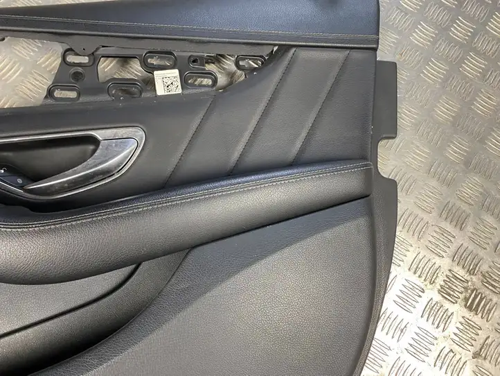 Mercedes-Benz C W205 (2014 - 2021) 30029466 Обшивка передней двери — фото 5