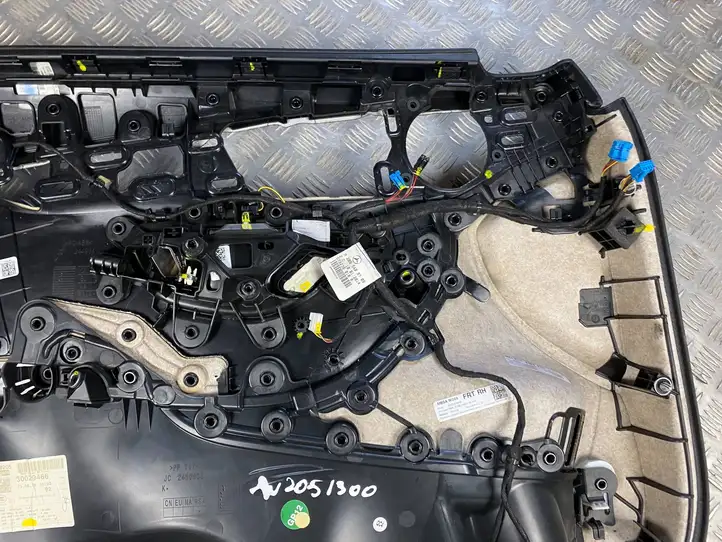 Mercedes-Benz C W205 (2014 - 2021) 30029466 Обшивка передней двери — фото 18