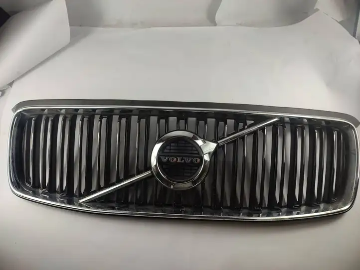 Volvo XC90 (2014 - 2019) 31425933 Верхняя решетка радиатора — фото 1