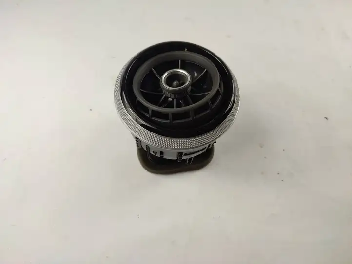 Audi A3/S3 8V (2012 - 2016) 8V0820901A Боковой воздушный дефлектор — фото 1