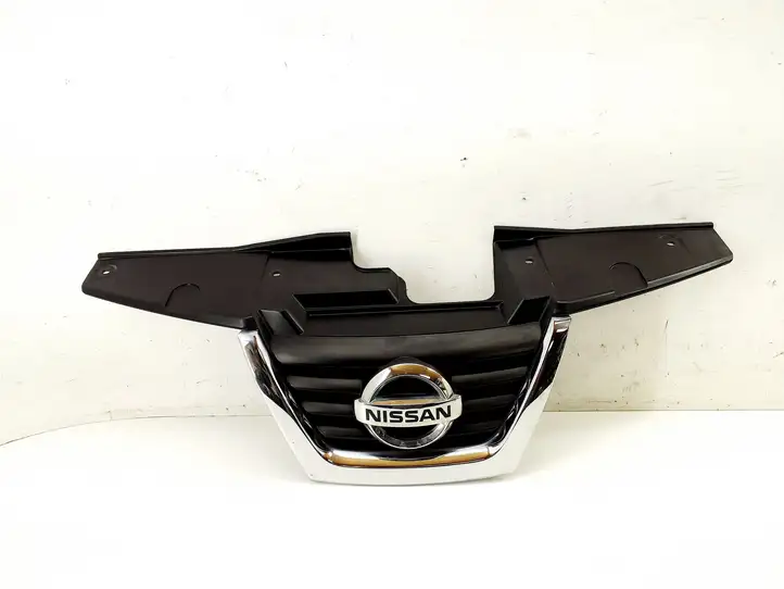 Nissan Juke I F15 (2010 - 2018) 620701KA6A Верхняя решетка радиатора — фото 1