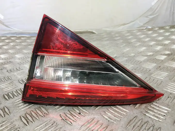 Skoda Superb B8 (3V) (2015 - 2023) 3V5945308C Задний фонарь в крышке багажника — фото 1