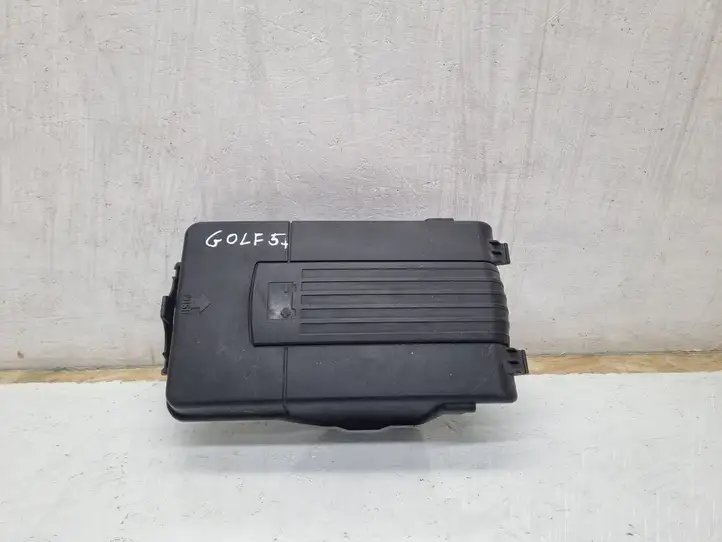 Volkswagen Golf Plus (2004 - 2008) 1K0915443C Крышка ящика аккумулятора — фото 1