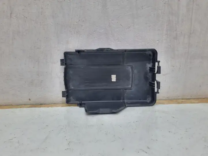 Volkswagen Golf Plus (2004 - 2008) 1K0915443C Крышка ящика аккумулятора — фото 3