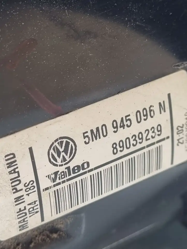 Volkswagen Golf Plus (2004 - 2008) 5M0945096N Задний фонарь в кузове — фото 3