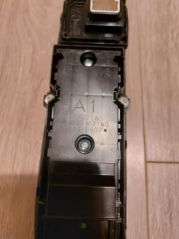 Toyota Corolla E210 E21 (2018 - ) 8404002160 Кнопка стеклоподъемников — фото 2