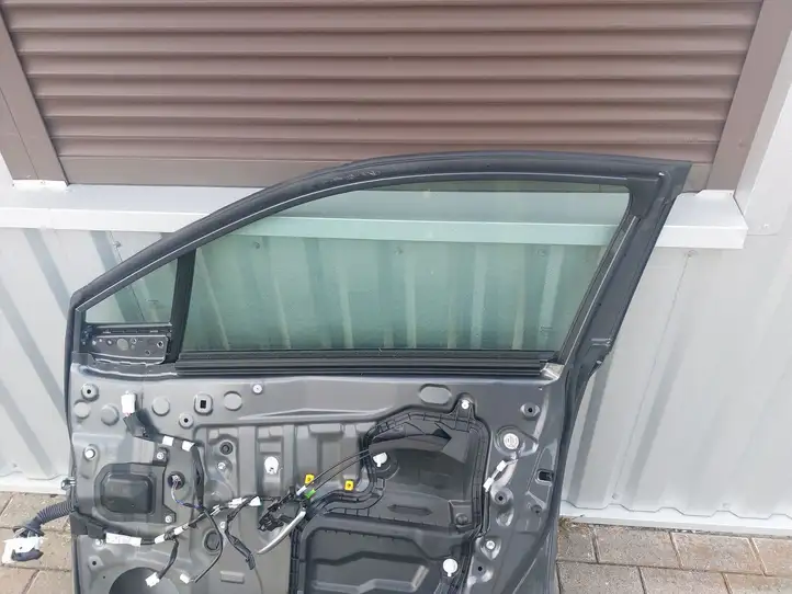 Toyota C-HR I (2016 - 2022) Дверь — фото 3