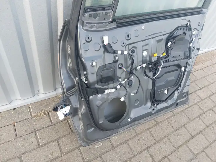 Toyota C-HR I (2016 - 2022) Дверь — фото 8