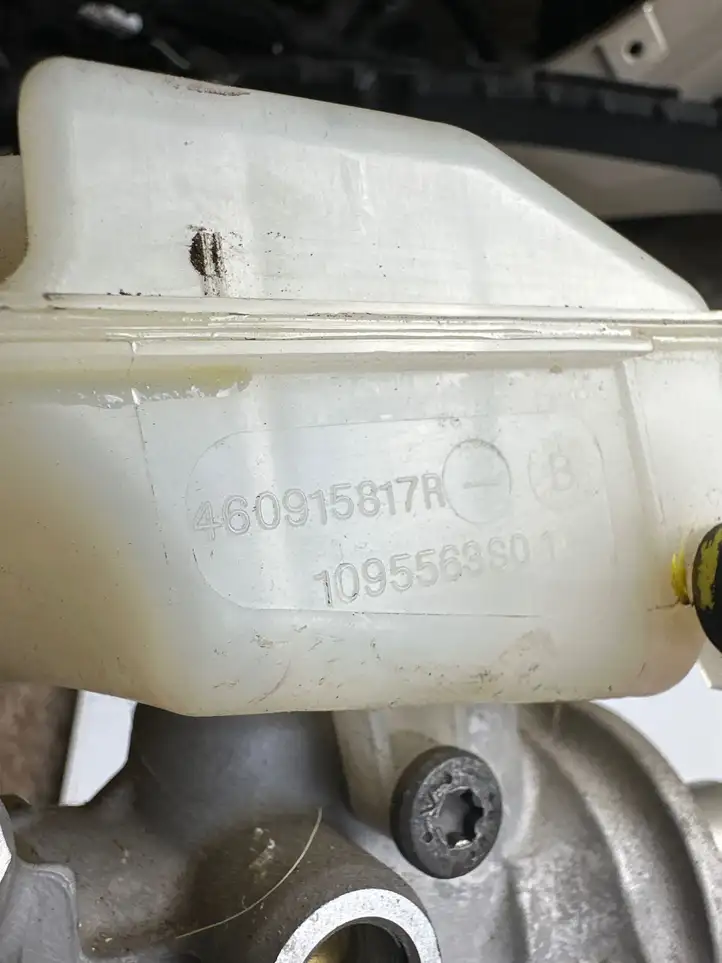 Renault Clio IV (2012 - 2019) 460915817R Главный тормозной цилиндр — фото 3