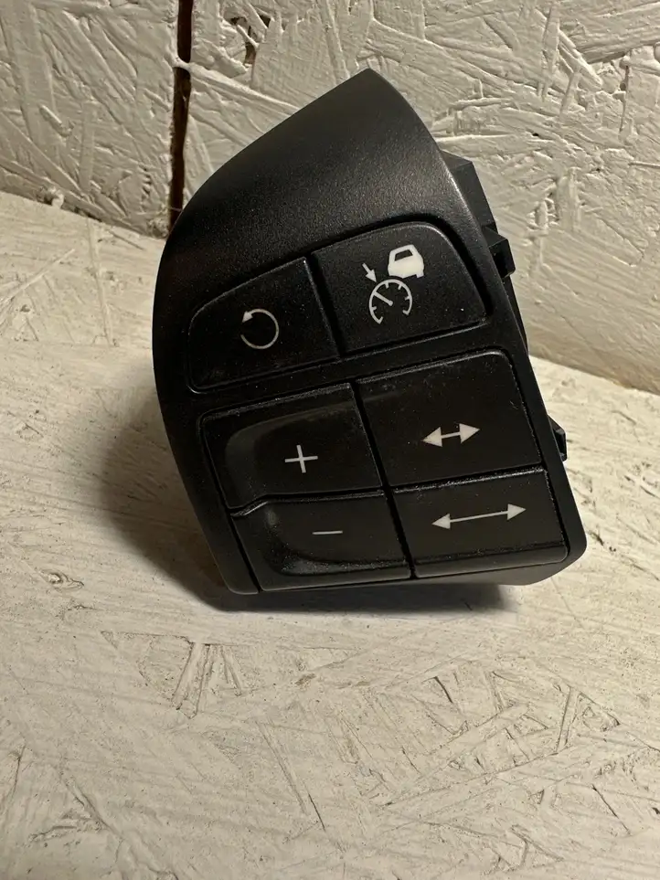 Volvo XC60 (2013 - 2017) 31334458 Кнопки на рулевом колесе — фото 1