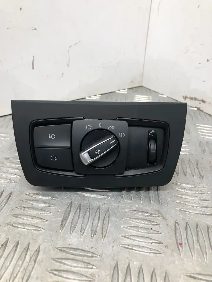 BMW 3 F30 F35 F31 (2012 - 2018) 9393947 Включатель фонарей — фото 1