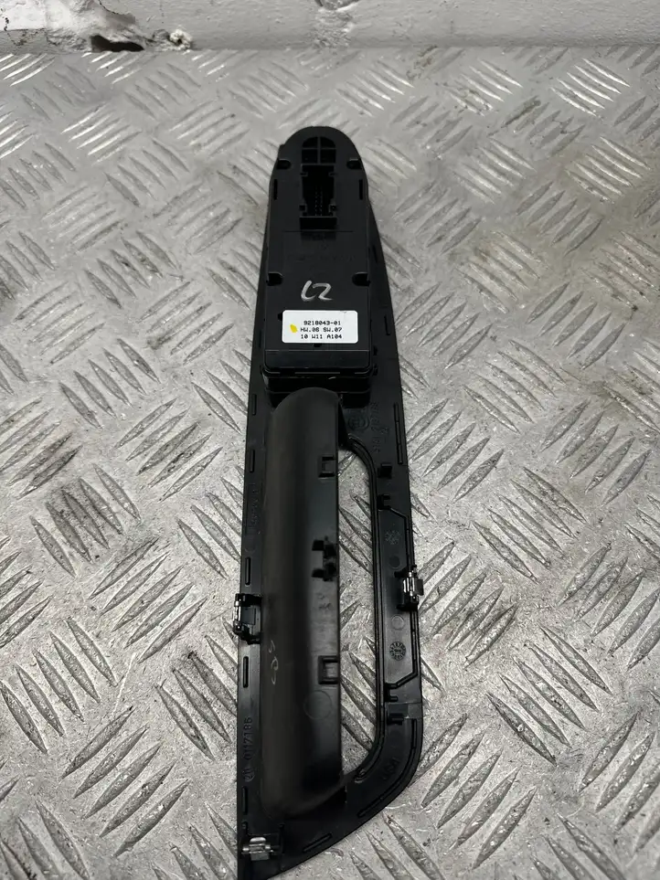 BMW X5 E70 (2006 - 2013) 9218043 Кнопка стеклоподъемников — фото 3