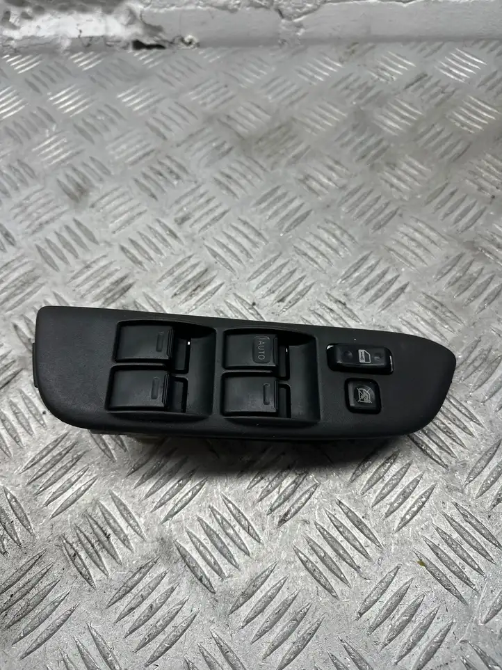 Toyota RAV 4 (XA20) (2000 - 2005) 8482042180 Блок кнопок стеклоподъемников — фото 1