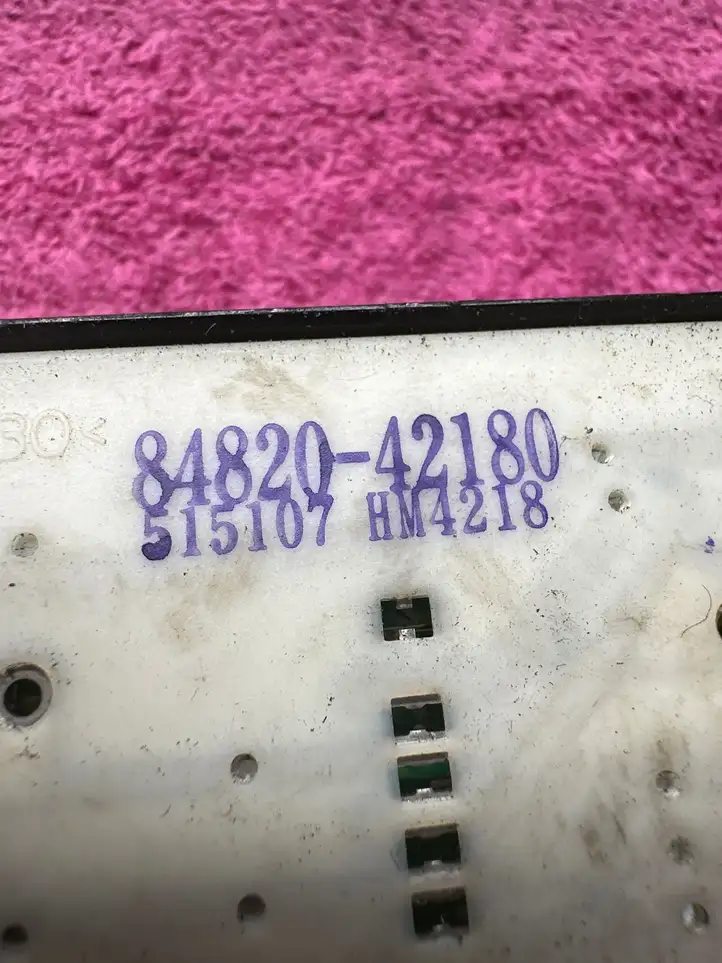 Toyota RAV 4 (XA20) (2000 - 2005) 8482042180 Блок кнопок стеклоподъемников — фото 3