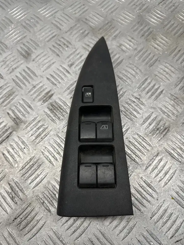 Nissan Note (E11) (2006 - 2014) 25401BH02C Кнопка стеклоподъемников — фото 1