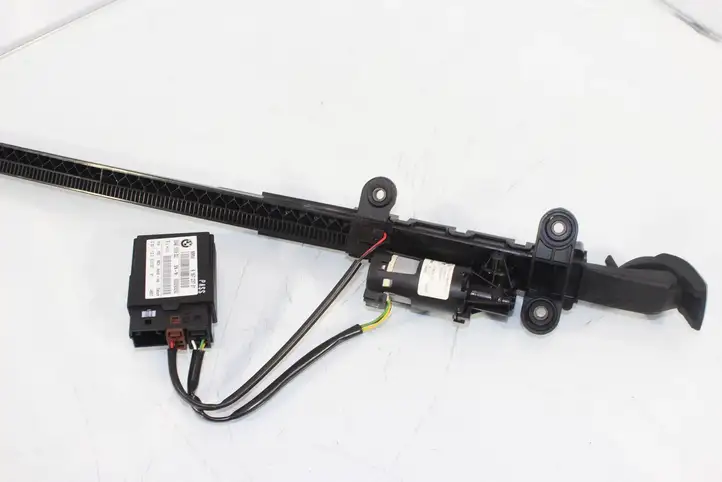 BMW 3 E92 E93 (2005 - 2014) 9165378 Электродвигатель регулировки ремня безопасности — фото 3