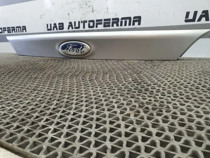 Ford Focus (2011 - 2015) Крышка багажника — фото 6