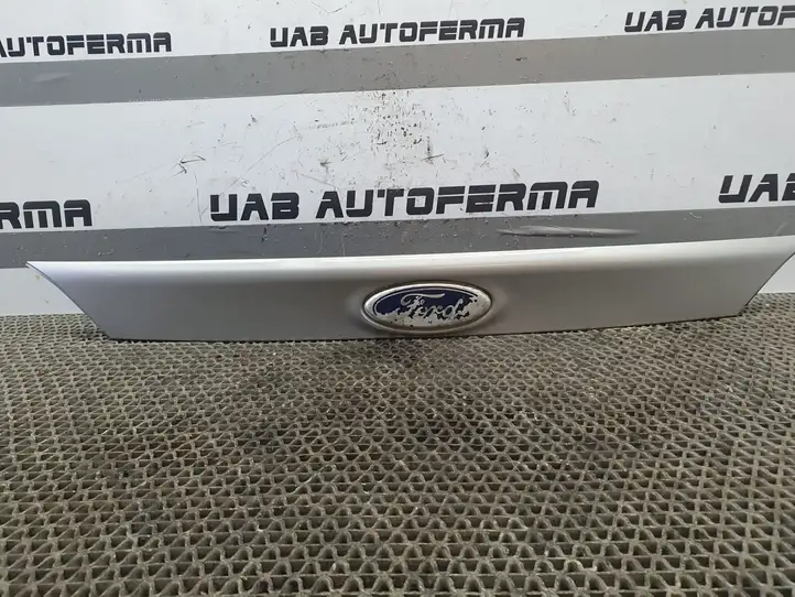 Ford Focus (2011 - 2015) Крышка багажника — фото 10