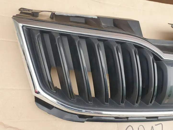 Skoda Octavia Mk3 (5E) (2013 - 2019) 5E0853653A Верхняя решетка радиатора — фото 13