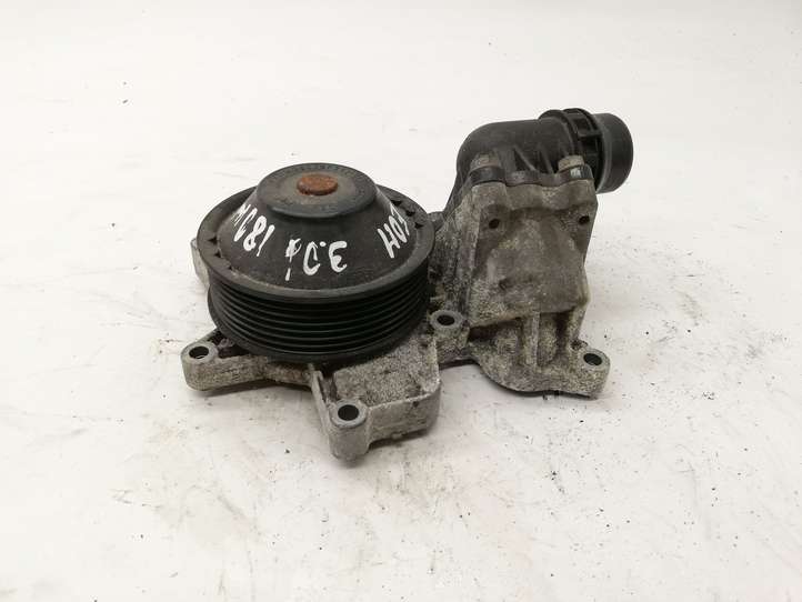 BMW 5 F10 F11 (2009 - 2016)  7800029 Водяной насос