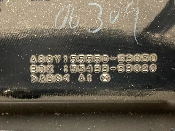 Lexus IS 220D-250-350 (2005 - 2010) 5555053050 Бардачок в сборе — фото 2