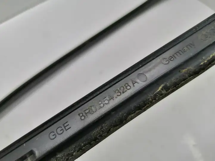 Audi Q5 SQ5 (2008 - 2012) 8R0854328A Накладка стоек лобового стекла — фото 4