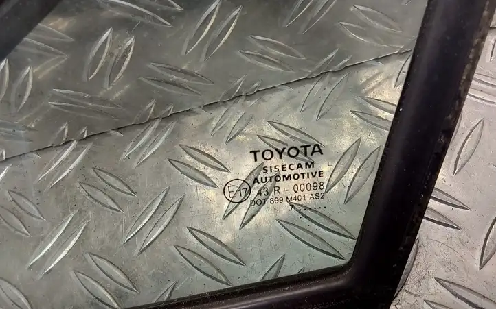 Toyota C-HR I (2016 - 2022) Форточка двери — фото 2