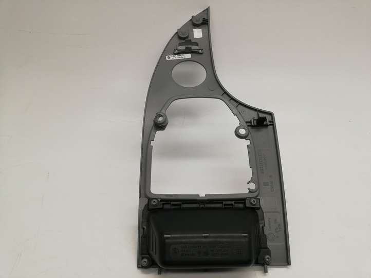 BMW 5 E60 E61 (2004 - 2010)  6988998 Рамка рычага переключения передач