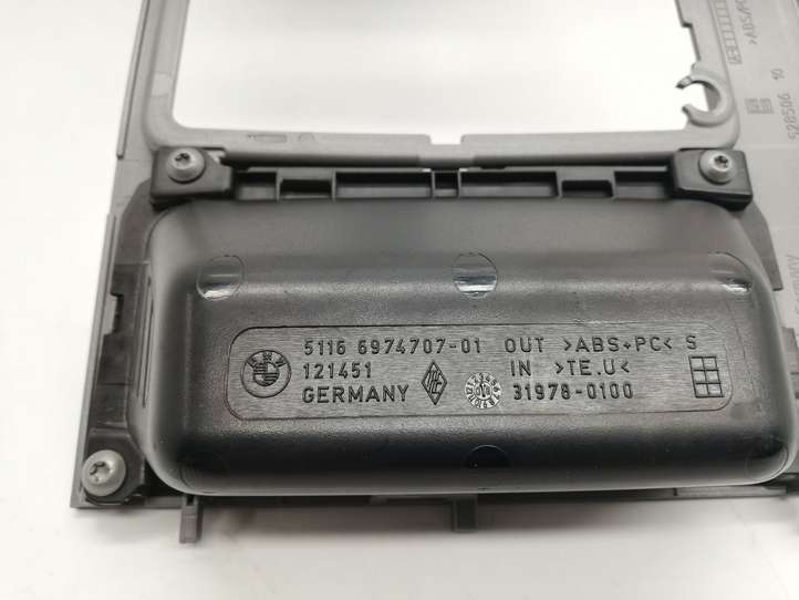 BMW 5 E60 E61 (2004 - 2010)  6988998 Рамка рычага переключения передач