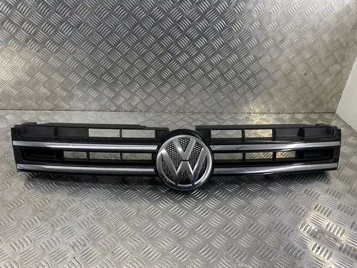 Volkswagen Touareg II (2010 - 2018) 7P6853651A Передняя решетка — фото 1