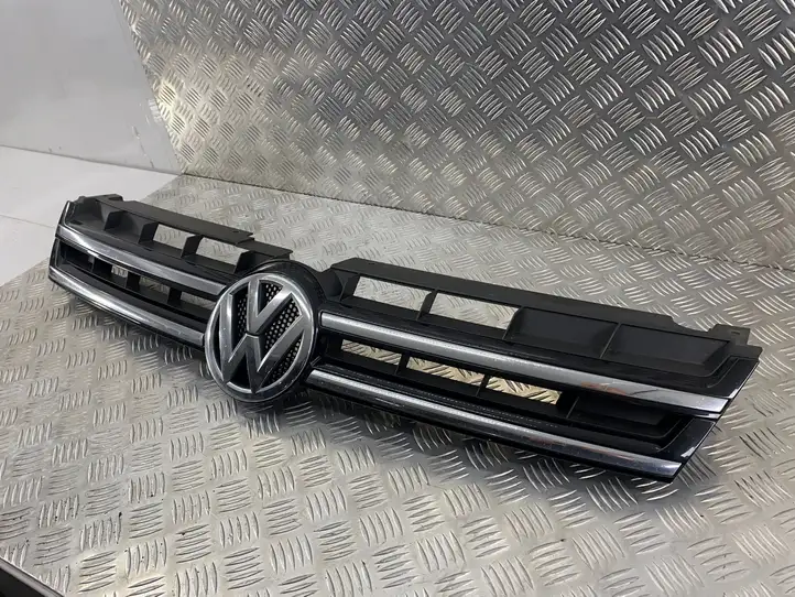 Volkswagen Touareg II (2010 - 2018) 7P6853651A Передняя решетка — фото 3