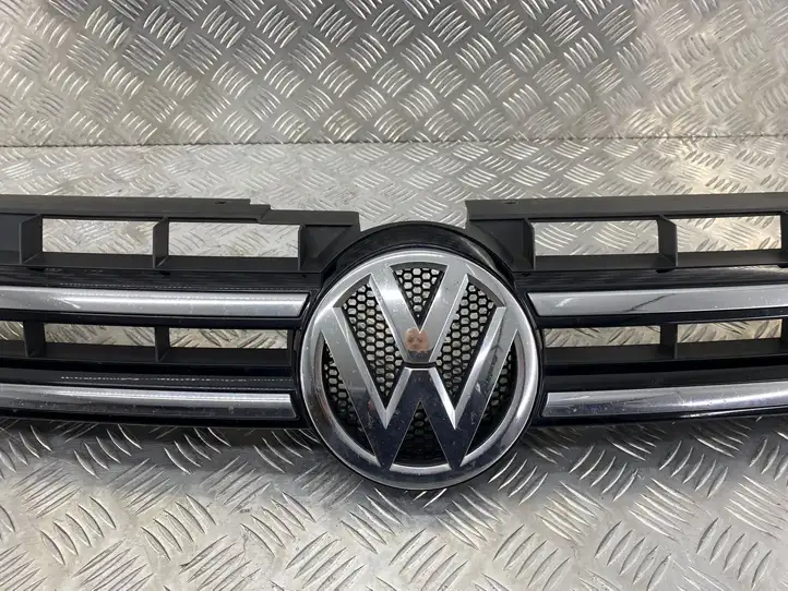 Volkswagen Touareg II (2010 - 2018) 7P6853651A Передняя решетка — фото 4