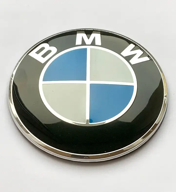 BMW 5 E60 E61 (2004 - 2010) 51148132375 Эмблема автомобиля — фото 2