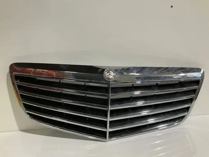 Mercedes-Benz E W211 (2002 - 2009) A2118801783 Передняя решетка — фото 1