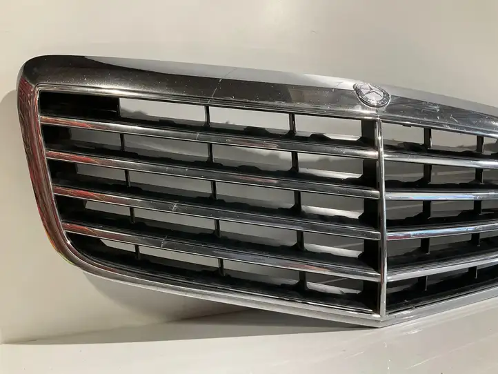 Mercedes-Benz E W211 (2002 - 2009) A2118801783 Передняя решетка — фото 2