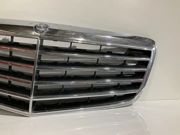 Mercedes-Benz E W211 (2002 - 2009) A2118801783 Передняя решетка — фото 3