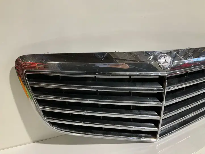 Mercedes-Benz E W211 (2002 - 2009) A2118801783 Передняя решетка — фото 4