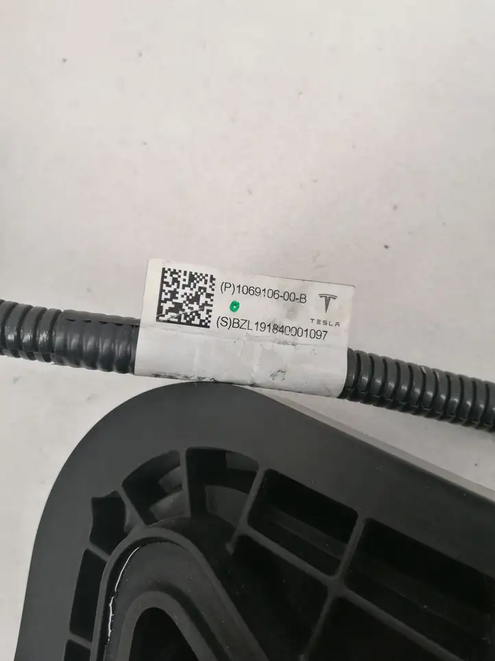 Tesla Model S (2012 - 2016) 106638000A Наружная ручка двери — фото 2