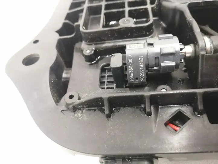 Tesla Model S (2012 - 2016) 106638000A Наружная ручка двери — фото 4