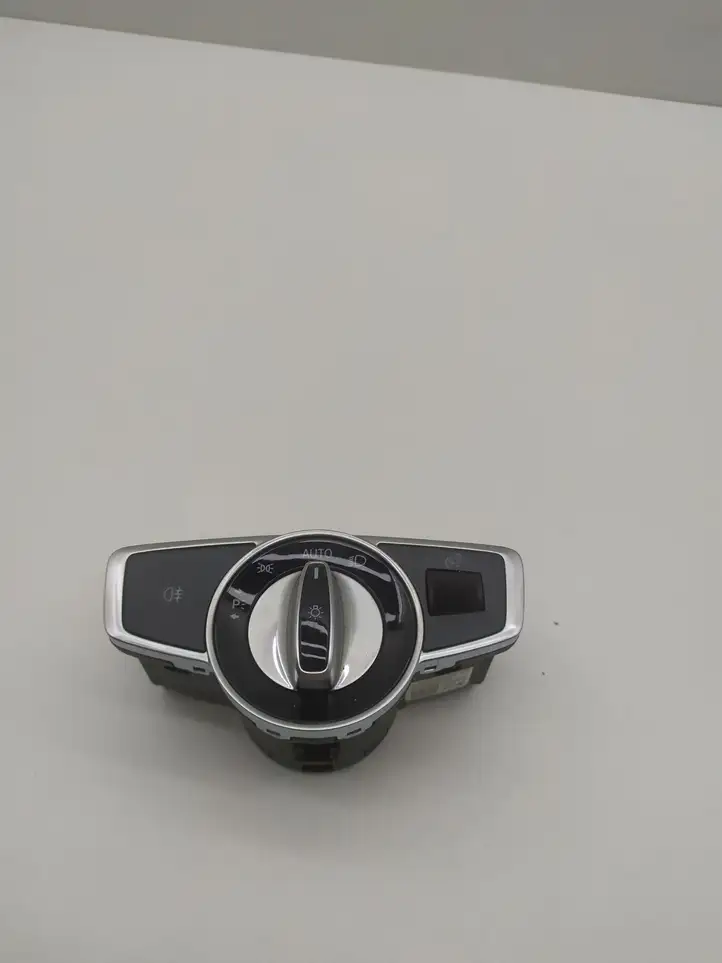 Mercedes-Benz C W205 (2014 - 2021) A2059057007 Включатель фонарей — фото 1
