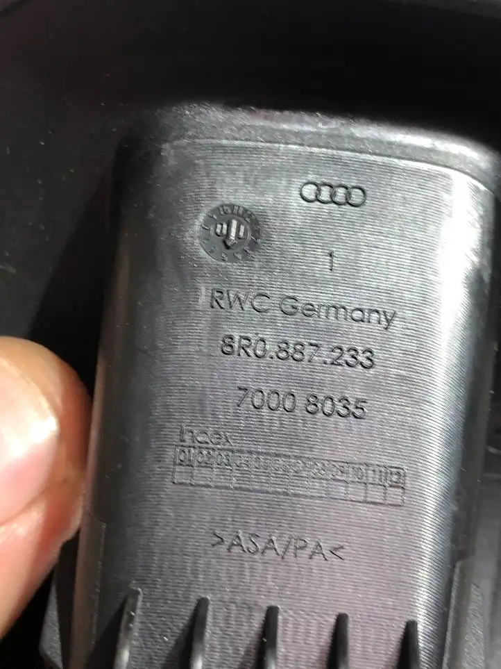 Audi Q5 SQ5 (2008 - 2012) 8R0887233 Заглушка ISOFIX — фото 3