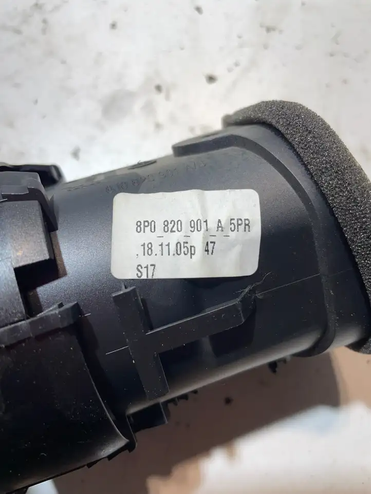 Audi A3/S3 8P (2004 - 2008) 8P0820901A Боковой воздушный дефлектор — фото 3