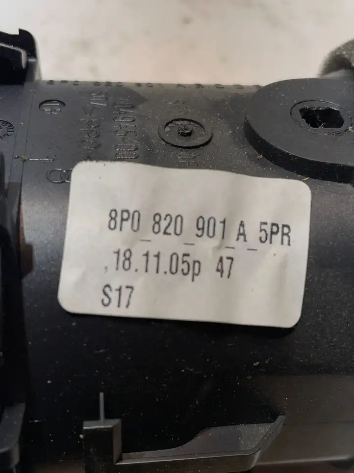 Audi A3/S3 8P (2004 - 2008) 8P0820901A Боковой воздушный дефлектор — фото 3