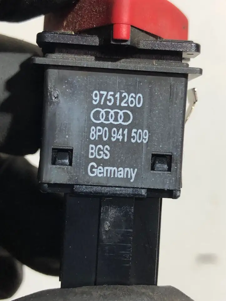 Audi A3/S3 8P (2004 - 2008) 8P0941509 Включатель аварийных фонарей — фото 3