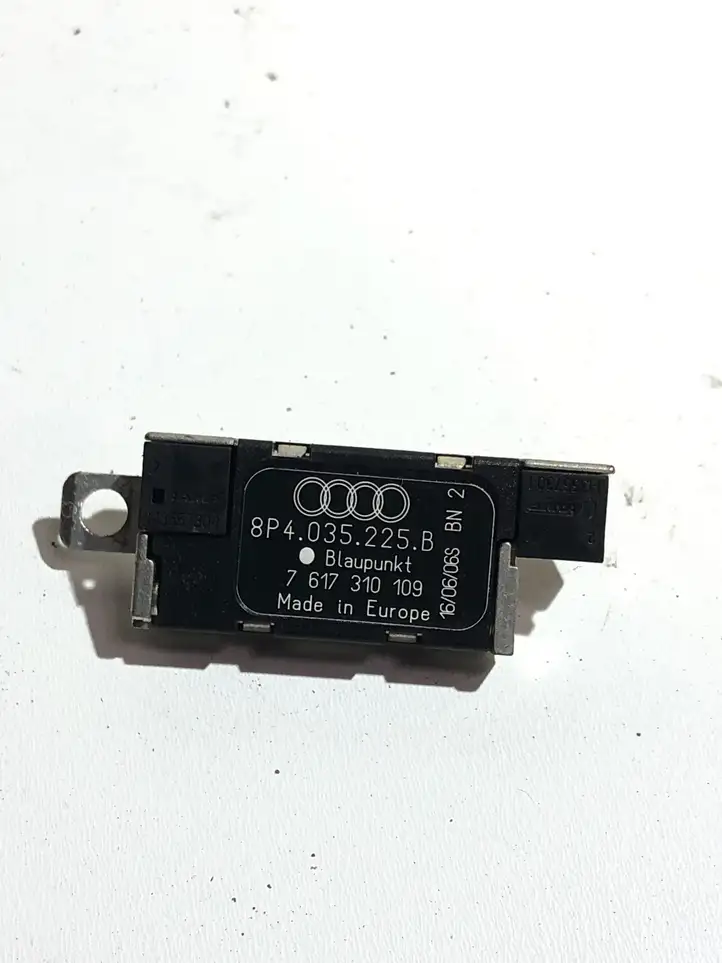 Audi A3/S3 8P (2004 - 2008) 8P4035225B Усилитель антенны — фото 1