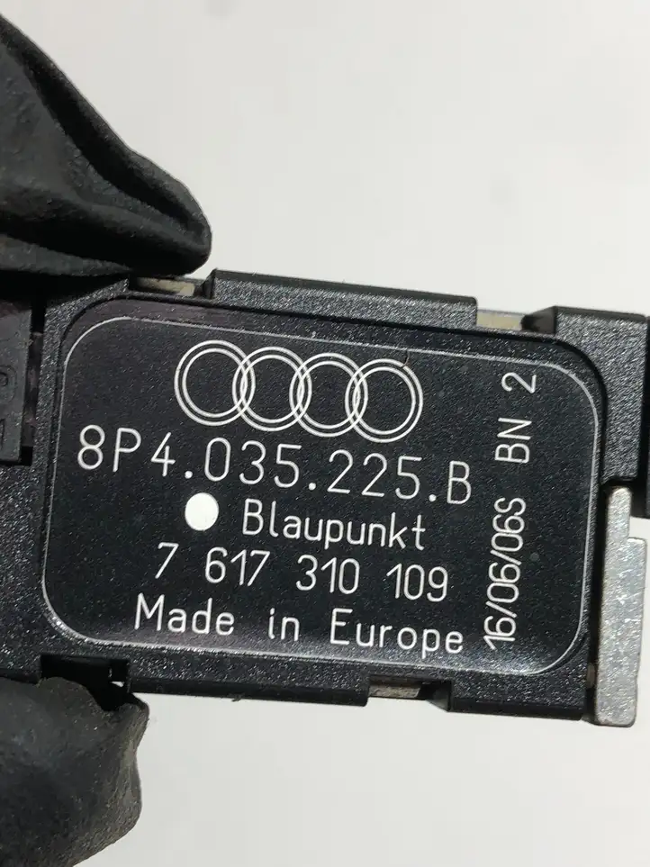Audi A3/S3 8P (2004 - 2008) 8P4035225B Усилитель антенны — фото 3