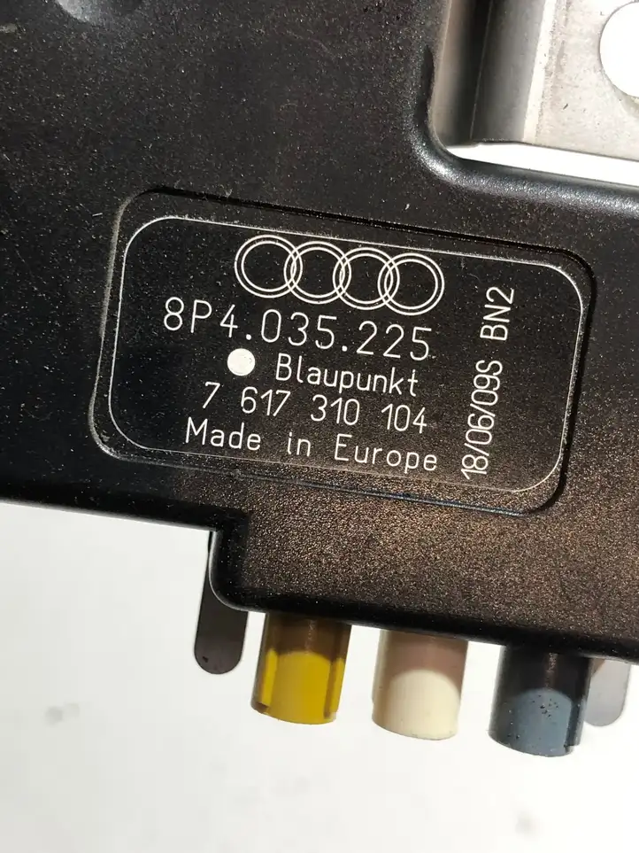 Audi A3/S3 8P (2004 - 2008) 8P4035225 Усилитель антенны — фото 4